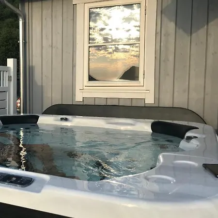 Cabin Panorama Lofoten With Jacuzzi Magic View Offersoya Exterior photo